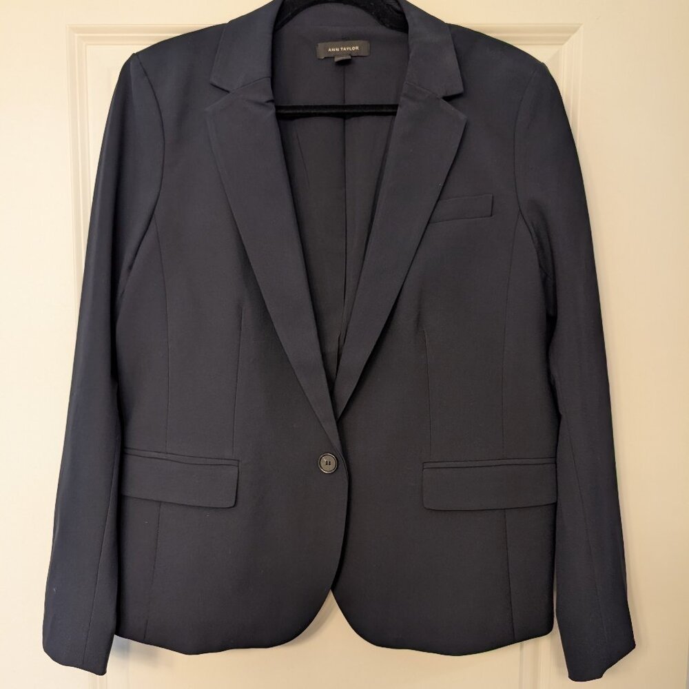 Ann Taylor Navy Blue suit jacket/blazer in Size 14, lightly worn